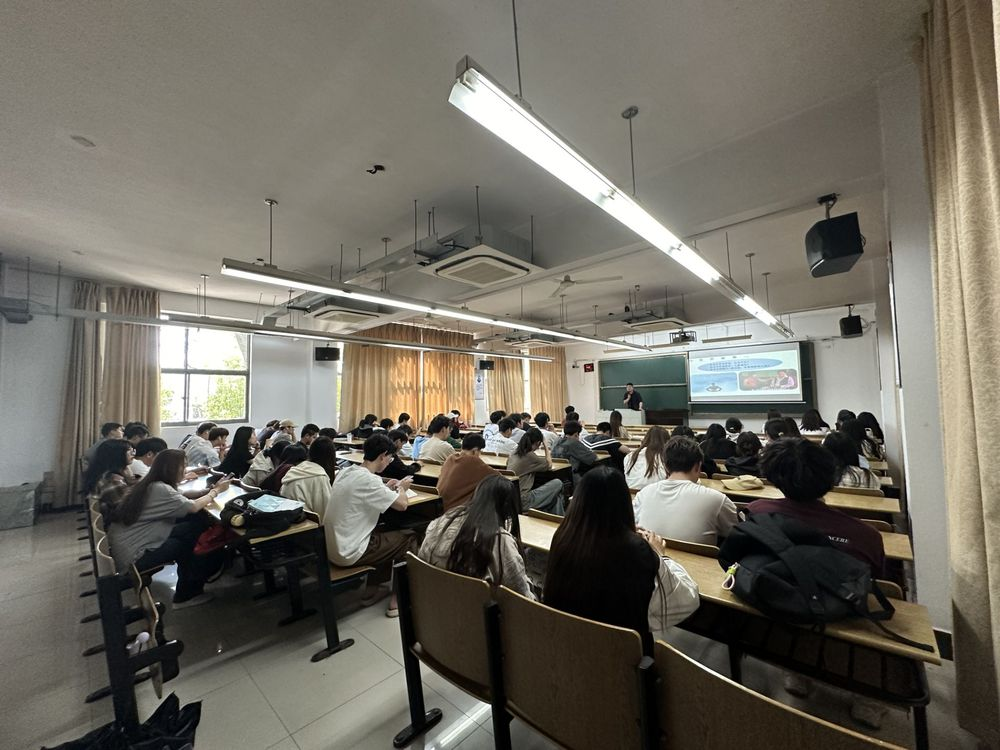 尊龙凯时科技集团在南京邮电大学通达学院举办讲座